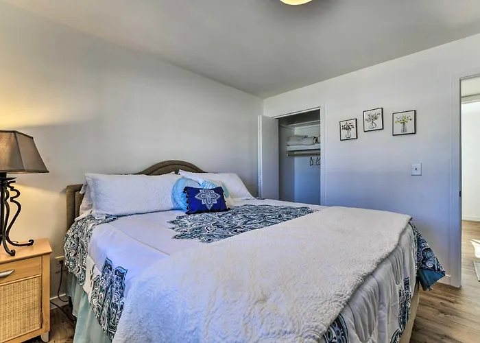 Holiday home Furnished Patio! Downtown Retreat *